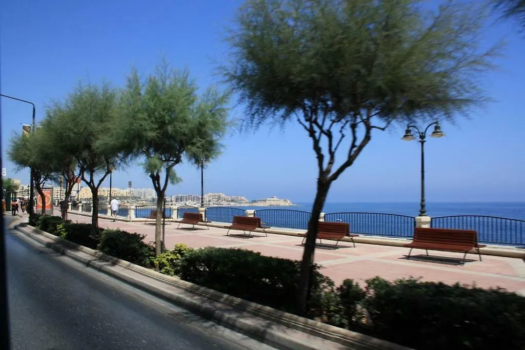 Cosy 1Br Penthouse With Terrace, Great Location Apartment Gzira