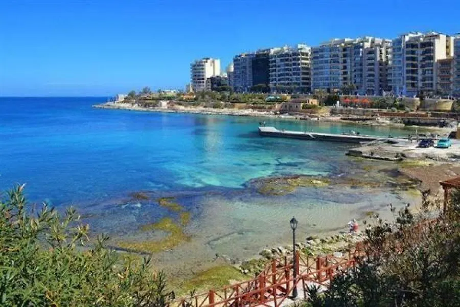 Ferienwohnung Cosy 1Br Penthouse With Terrace, Great Location Gzira Apartment